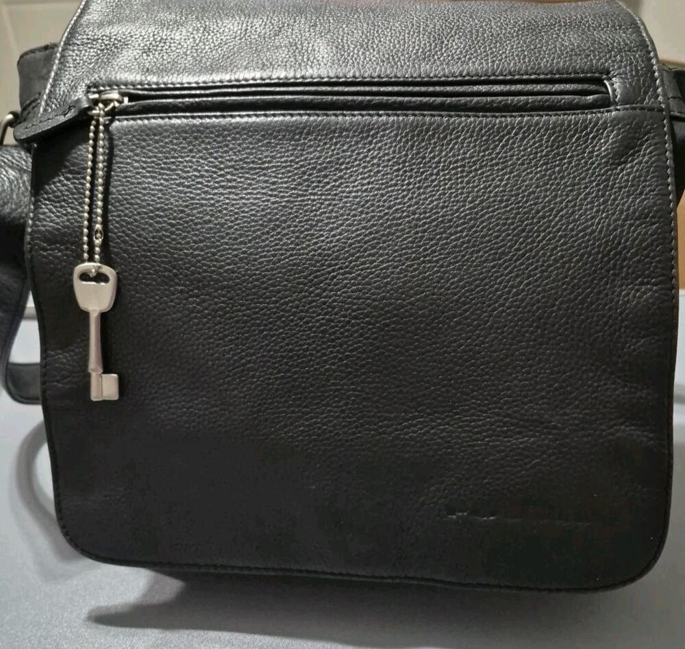 Fossil ZB0332 Black Leather Crossbody Shoulder Bag Organizer Key Charm